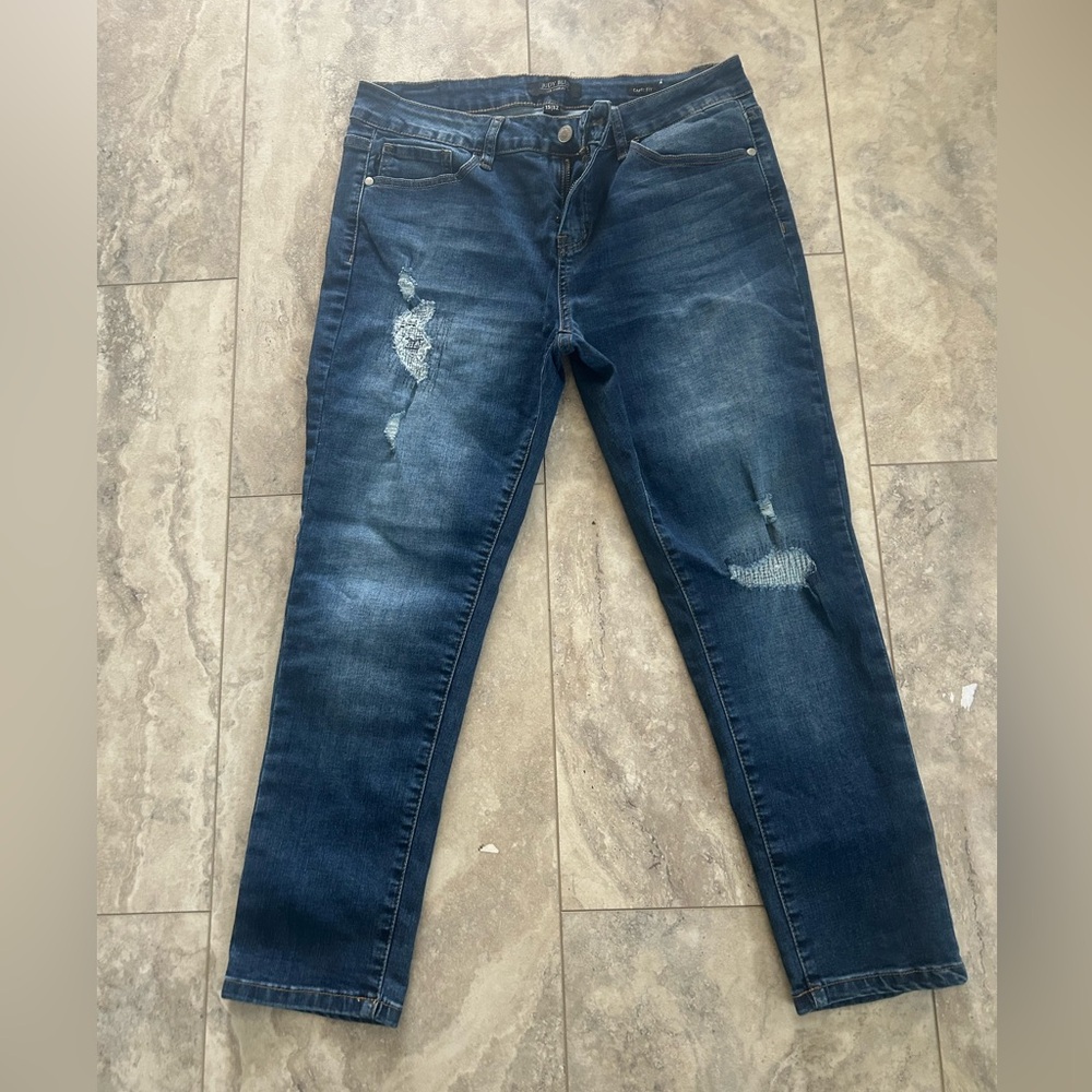 Judy Blue 15/32 CAPRT FIT  Distressed Women Jeans